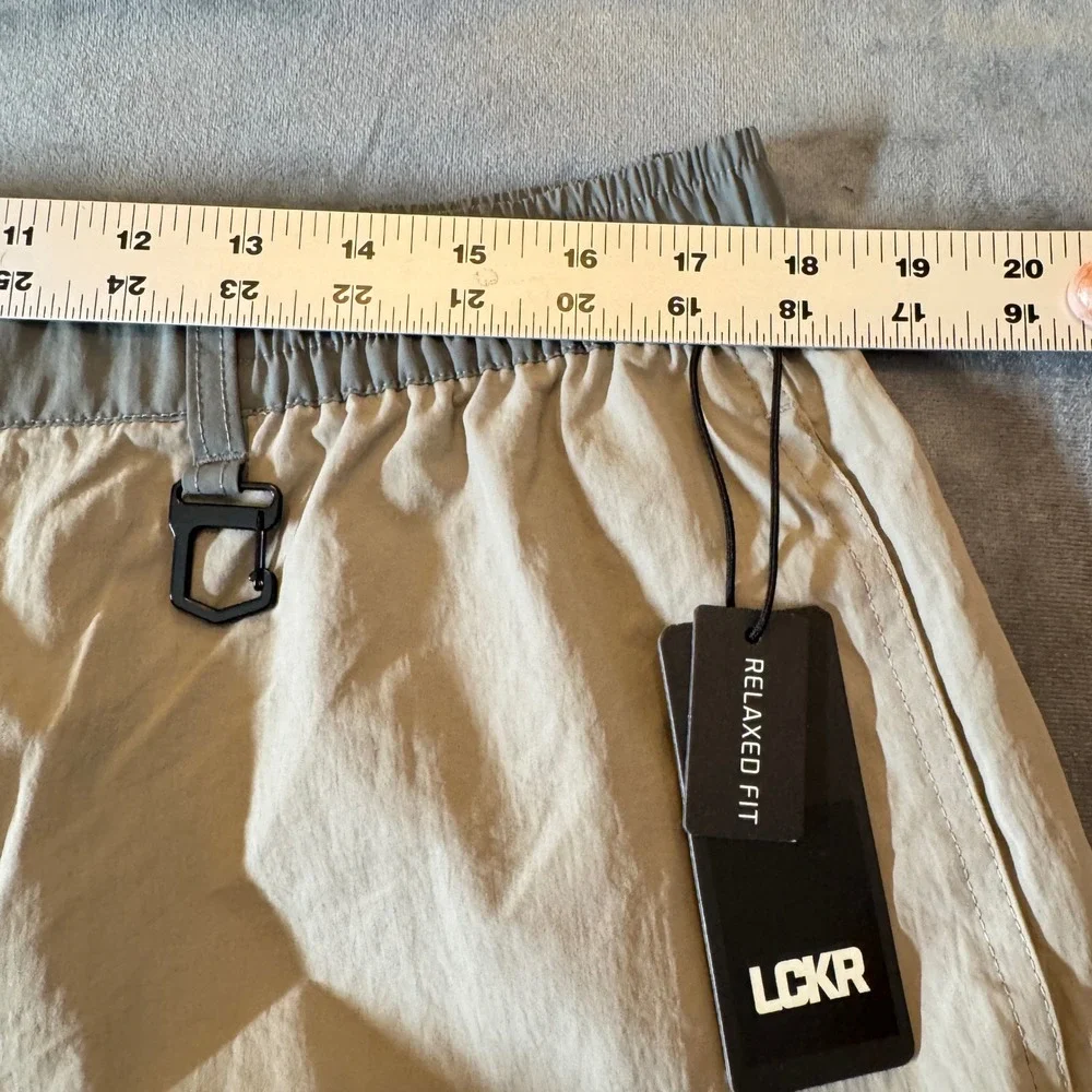 LCKR Mens Cargo Shorts XL Tan Grey Relaxed Fit Nylon Outdoor Gorpcore Utility